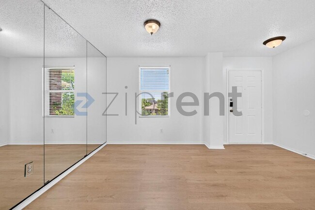 Building Photo - Unit