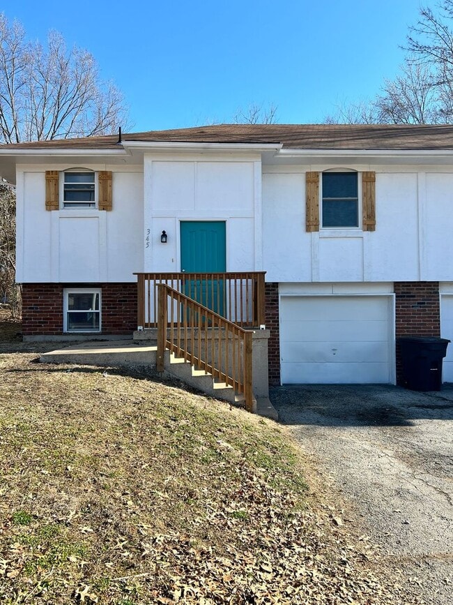 Building Photo - 345 N Gilbert St