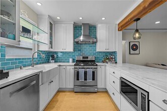 Building Photo - 3528 Pacific Ave