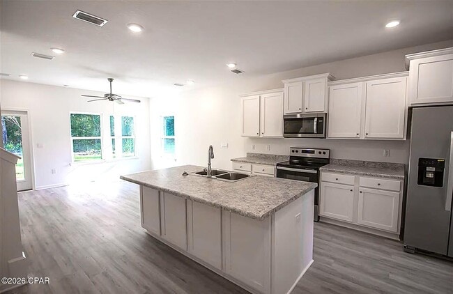 Building Photo - 30 Sandywoods Ct