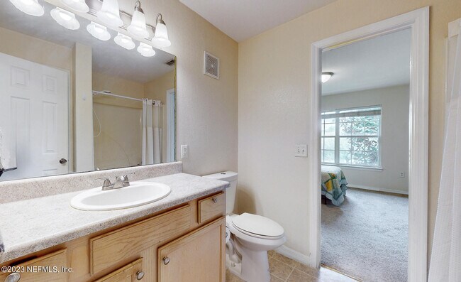 Foto del edificio - 7800 Point Meadows Dr