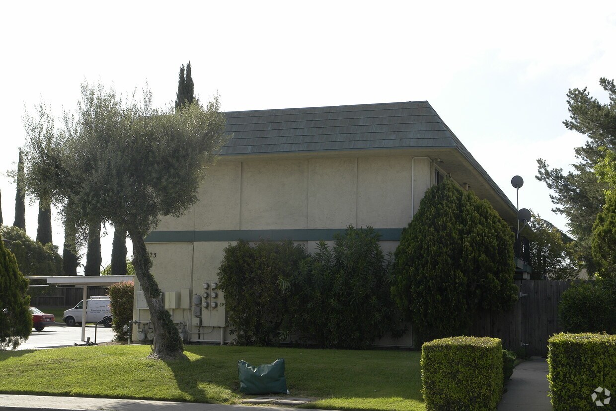 Foto del edificio - 1023 Bluebell Dr