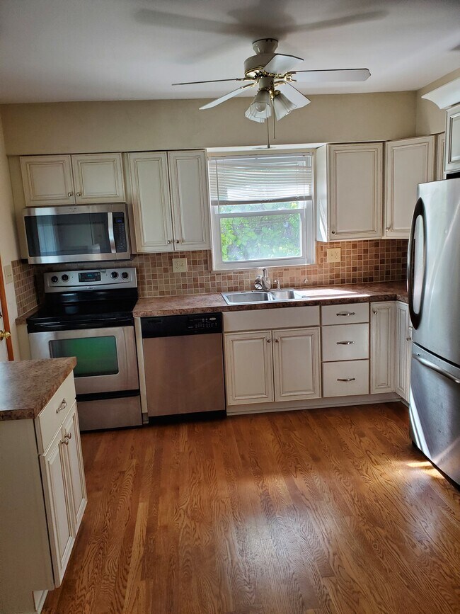 Kitchen - 1370 Virginia Ave