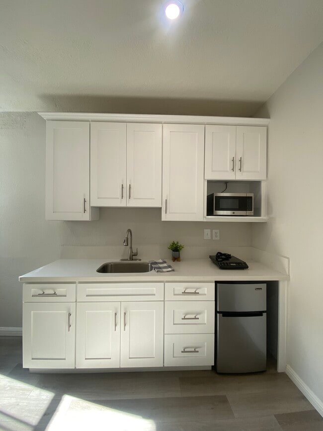 Building Photo - 655 Solano Ave