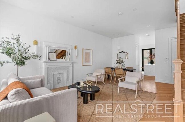 Building Photo - Stunning Brand New Townhouse for Rent in B...