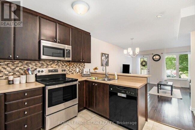 Building Photo - 164 Urbancrest Private