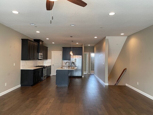 Building Photo - LUXURY 4 Bed Camas Townhome! Gated Communi...