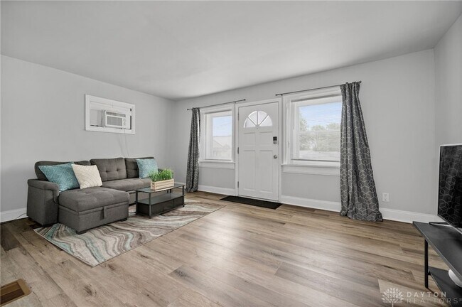 Foto del edificio - 8269 Sandy Ln