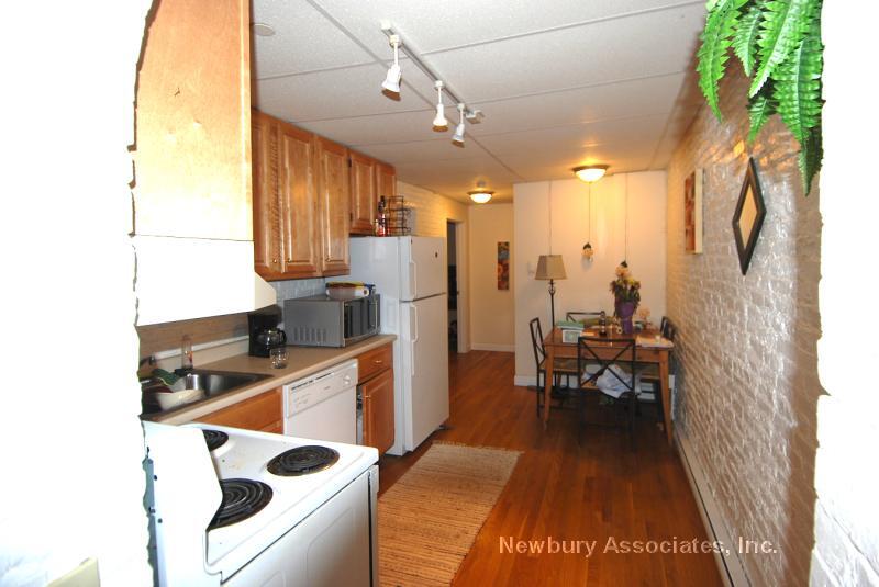 Primary Photo - 104 Tyler St