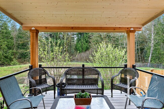 Building Photo - Peaceful Retreat Near JBLM | Spacious 3BR ...