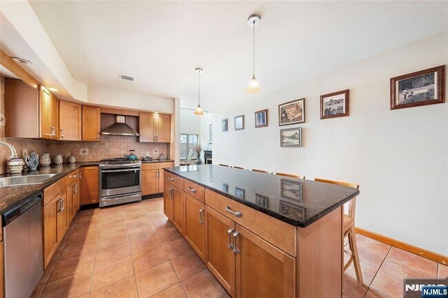 Foto del edificio - 220 Harrison Ave