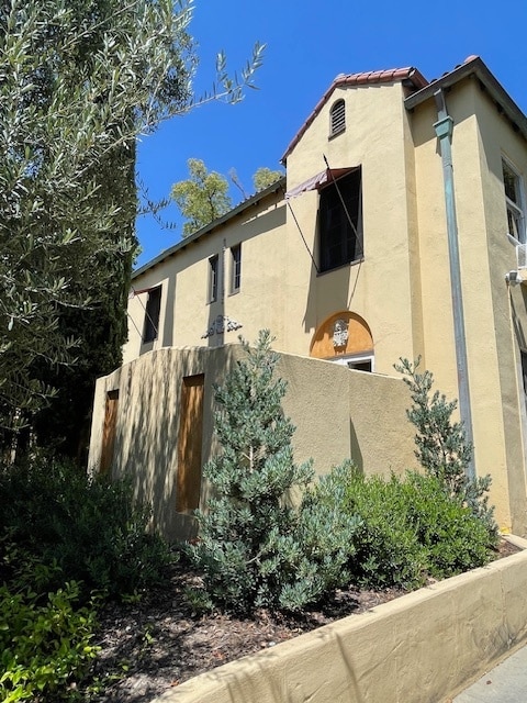 Building Photo - 1540 N Lake Ave