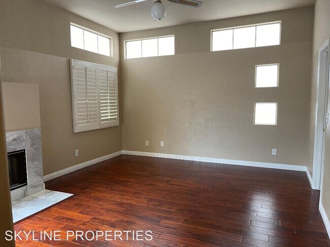 Building Photo - 3 br, 2.5 bath House - 3121 E 10TH STREET #A