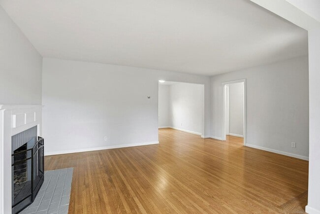 Building Photo - 251 C St