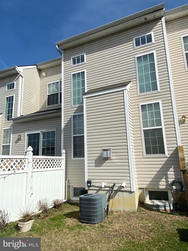 Building Photo - 107 Cypress Ct