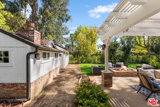 Building Photo - 23340 Collins St