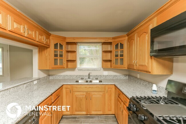 Building Photo - 717 Ponderosa Dr