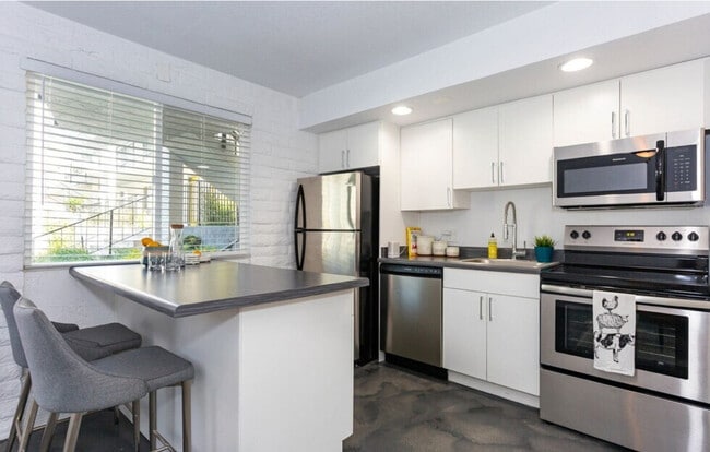 32 Arcadia - 3211 E Pinchot Ave Phoenix, AZ 85018 | Apartments.com