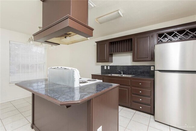 Foto del edificio - 13 Kimberly Ln
