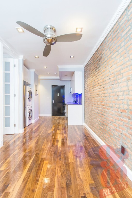 Foto del edificio - 221 E 11th St