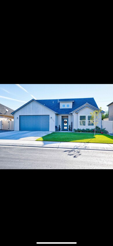 Foto principal - 562 Red Cedar Way
