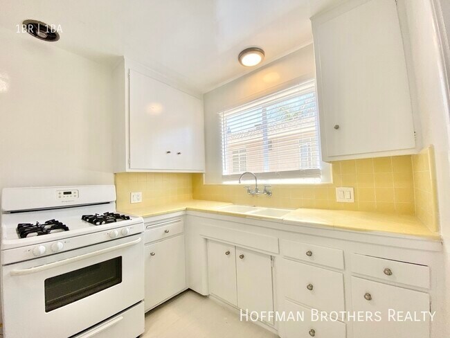 Foto del edificio - 1433 Hayworth Ave