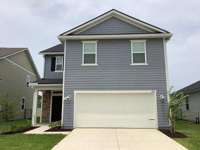 Building Photo - 616 Onate Cir
