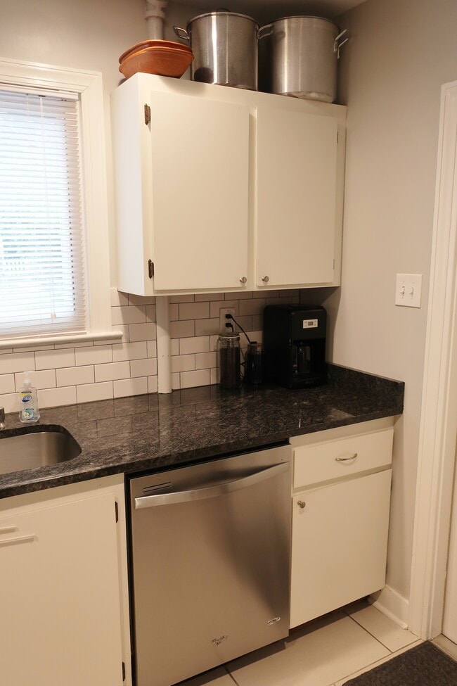 Foto del edificio - 2102 E 37th St