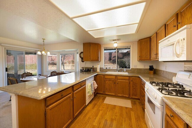 Foto del edificio - 2111 Sophy Pl