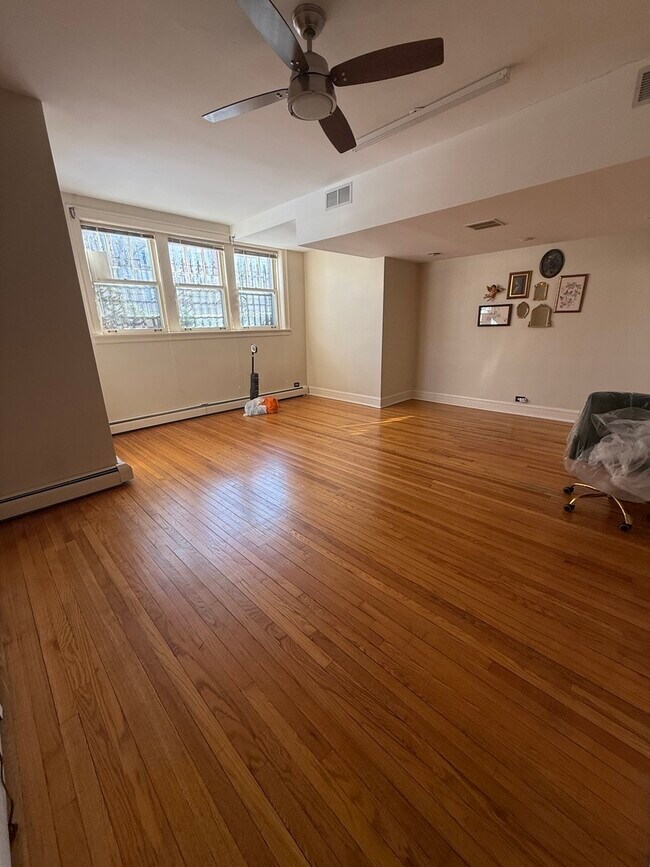 Foto del edificio - 7450 N Claremont Ave