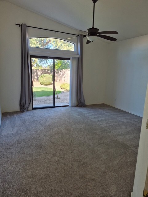 Foto del edificio - 1870 E Drake Dr