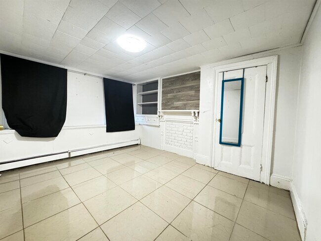 Foto del edificio - 92 Hancock Ave