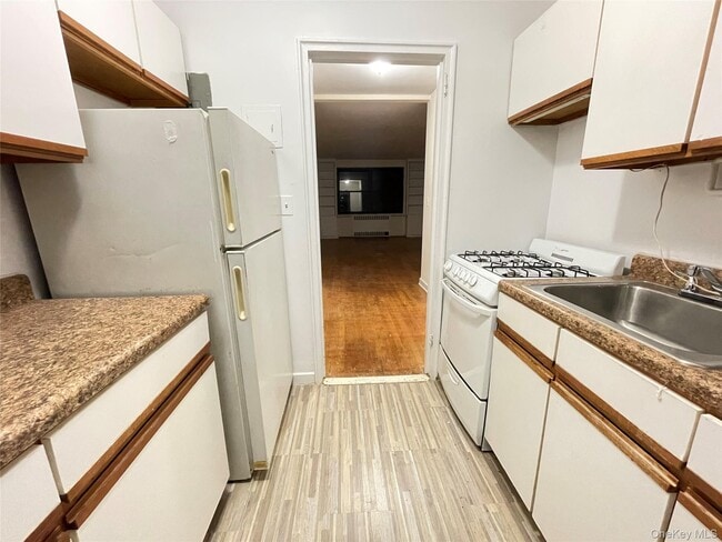 Building Photo - 17 Rockledge Rd