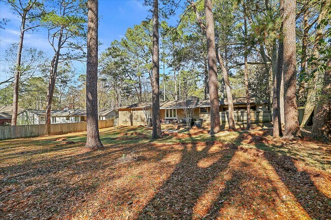 Building Photo - 1111 Meadowbrook Rd