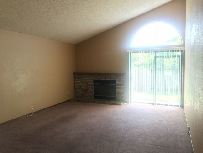 Building Photo - Spacious M-Section home near community park.