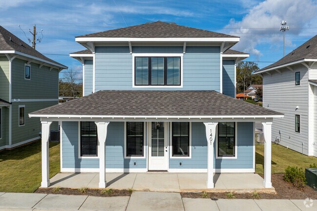 Foto del edificio - Coach's Corner