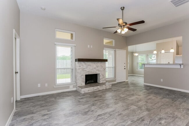 Building Photo - 1407 Bayou Glen Dr