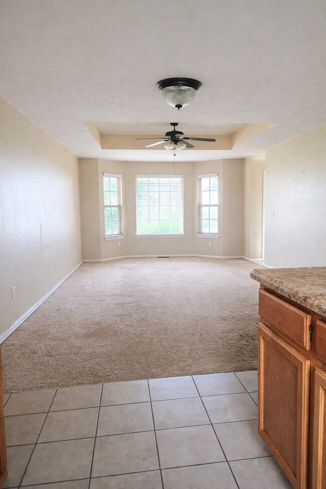 Foto del edificio - Spacious 3 Bed, 2 Bath Duplex in Prime Ozark Location