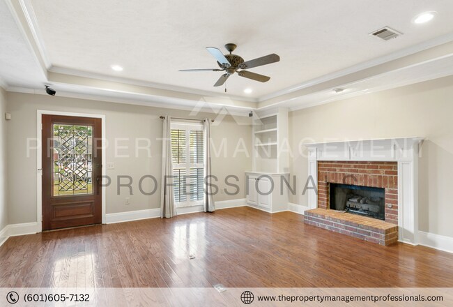 Building Photo - Tucked Away Charmer Ready To Lease!