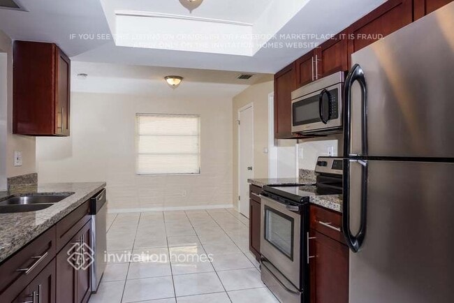 Building Photo - 700 S Rainbow Dr