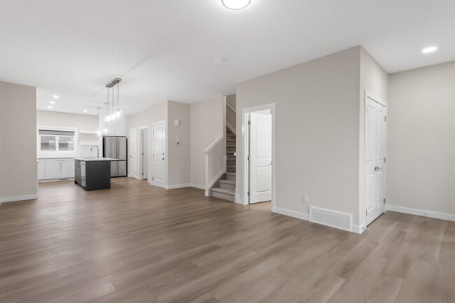 Building Photo - 6637-6646 46 Ave