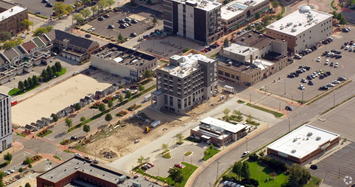 The Leonard Apartments 292 W Western Ave Muskegon, MI