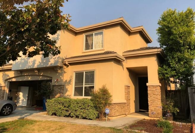 Foto principal - 130 Red Cedar Ln