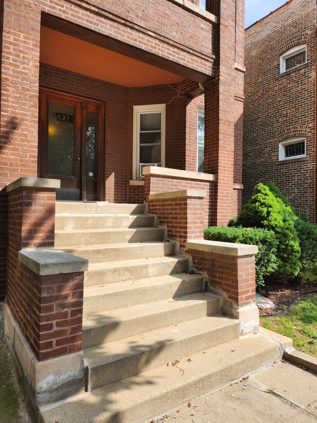 Building Photo - 5437 N Ashland Ave
