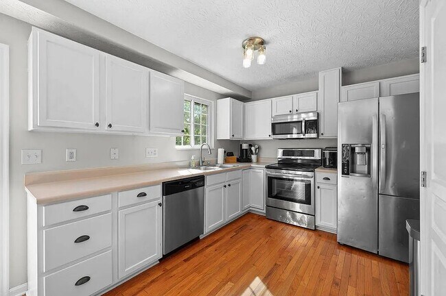 Building Photo - 2700 Dorado Ct