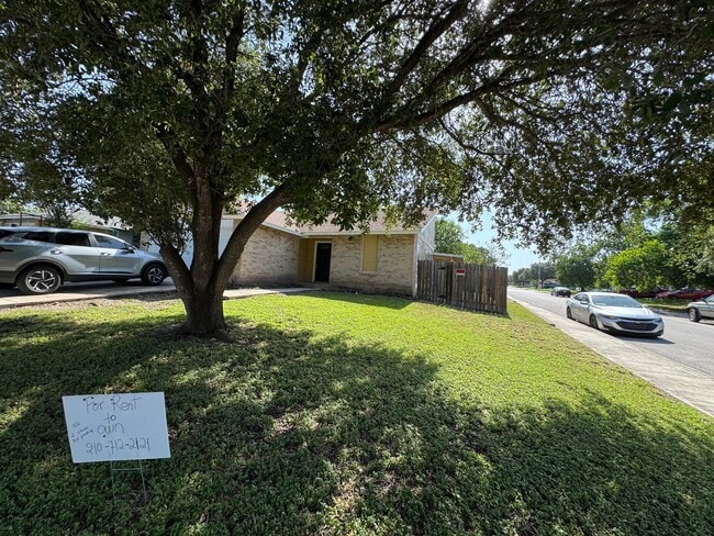 Photo - 3602 Woodglow Cir (San Antonio, TX) House