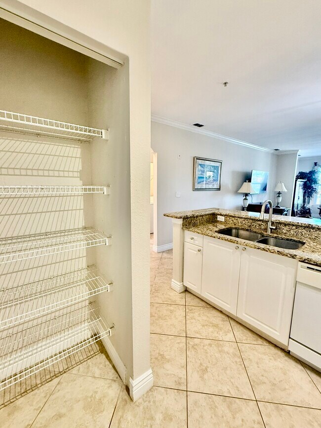 Foto del edificio - 2705 Via Murano