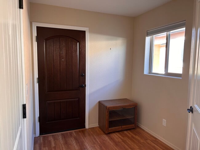 Entrada - 923 Gail Gardner Way