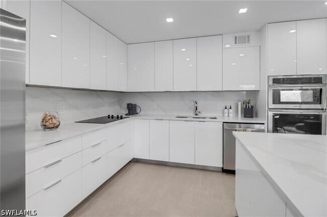 Foto del edificio - 5964 Pelican Bay Blvd