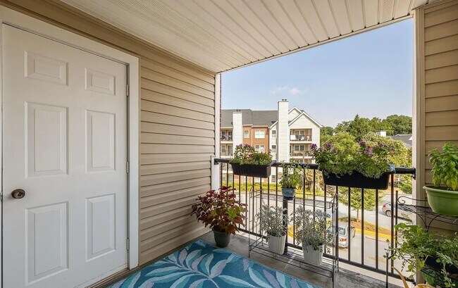 Foto del edificio - 3309 Wyndham Cir